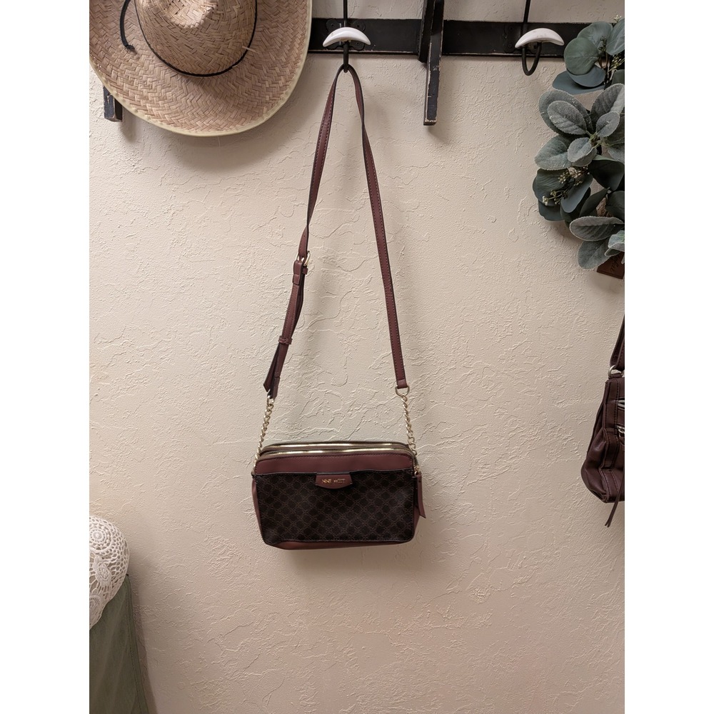 Nine West Monogram Crossbody Bag Burgundy Gold Chain Strap‎ Zip Closure